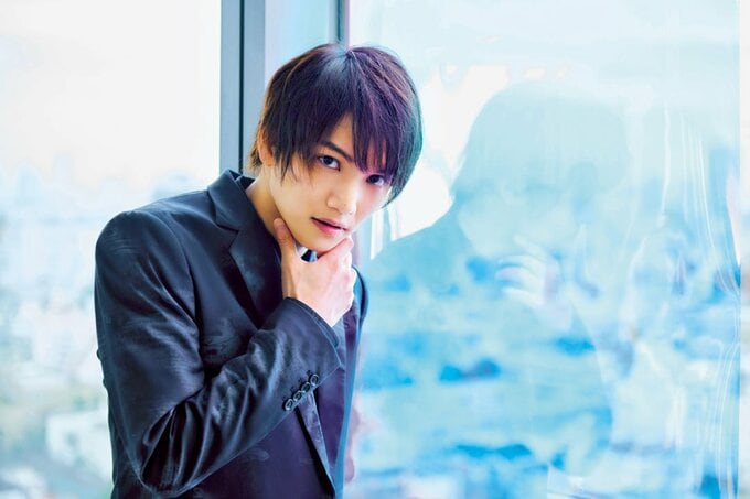 窓と三浦宏規さん