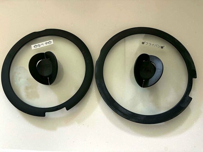 サイズ別にラベリングした鍋のフタ