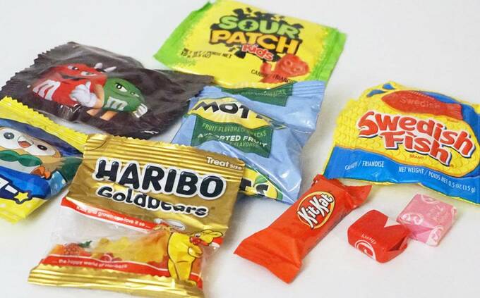 小袋のスナック類