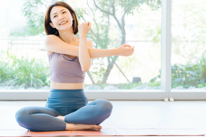 ヨガする女性