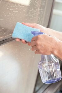 セスキスプレーで汚れを落とす