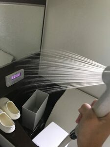 水で一気に洗い流す