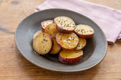 超簡単うまッ「サツマイモの塩ハニー焼き」レシピ。揚げずにホクホク、やみつき味！