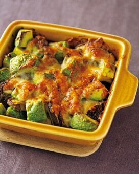 アボカドのみそマヨチーズ焼き。ささっとつくれる簡単副菜4つ