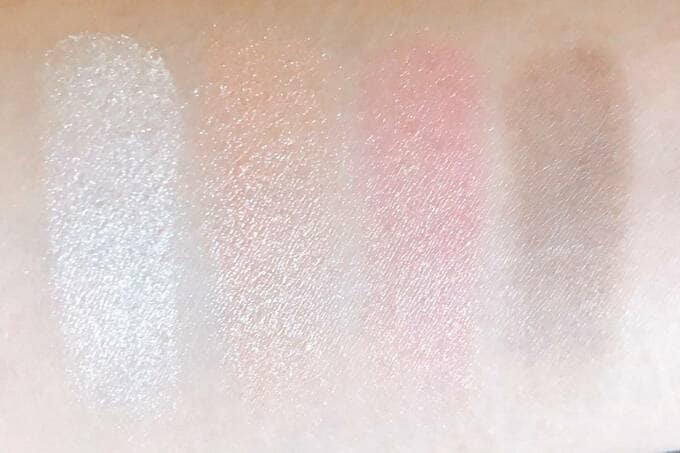 アイシャドウもチークも仕上げることができます