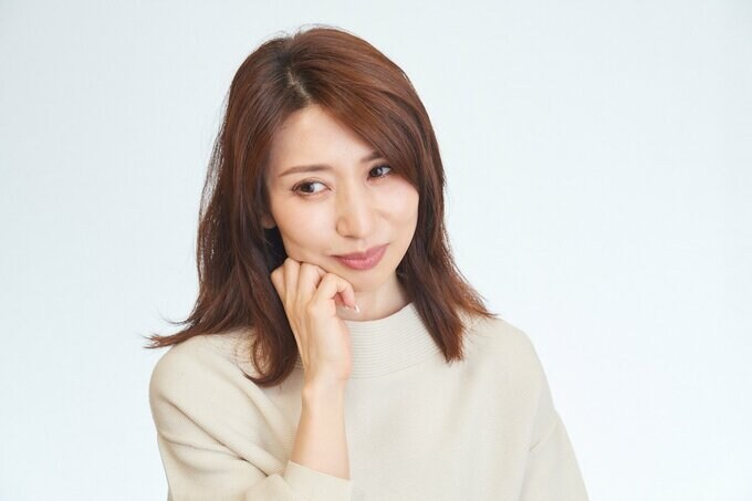 悩む女性