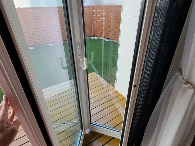 折り戸をあける