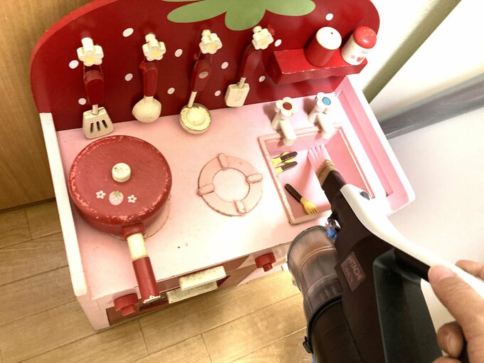 オモチャの間にも