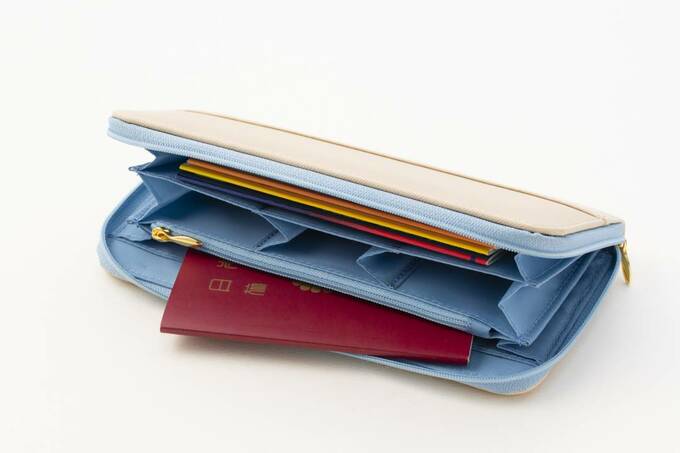 通帳やパスポートも入ります