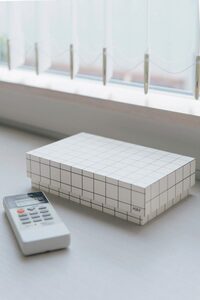 よく使うリモコンは白ベースの箱へ