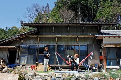 築100年の古民家を28万円で購入、DIYリノベに奮闘中。人気YouTuberの日常生活