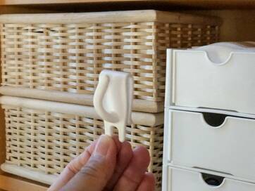 100円フックでヘアゴム放置が解決。子どもが自然に片づけた