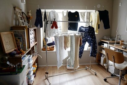 40代「室内干し」が一気にラクになった便利グッズ。“存在感が薄い”から出しっぱなしできる