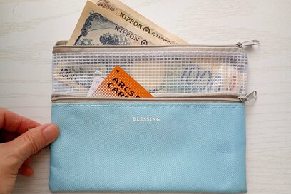 50代、長財布をやめて「100均ケース」に買い替え。A6サイズがちょうどいい