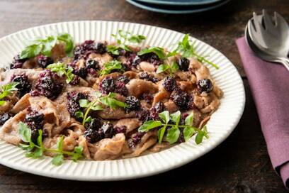 切り落とし肉がおしゃれなもてなし料理に。あの果物を入れるのがコツ