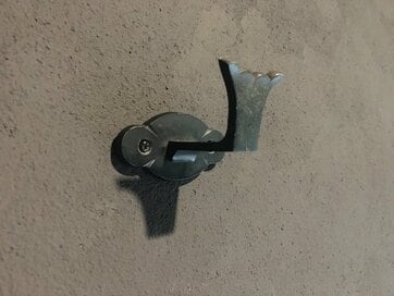 石こうボードの壁にフックを取りつけるDIY。スピードミニ10の実力は？