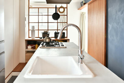 【マンションリノベ事例】広いルーフバルコニーと、つくって食べて遊べるキッチンがある家