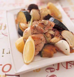 肉と野菜がたっぷり食べられる！鶏モモ肉と野菜のオーブン焼き