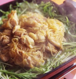 財布にやさしいからいつでも楽しめる絶品鍋！＜ミズナと鶏肉のすき焼き風＞