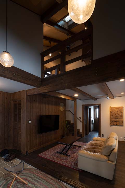 土間の上部は大きな吹き抜け