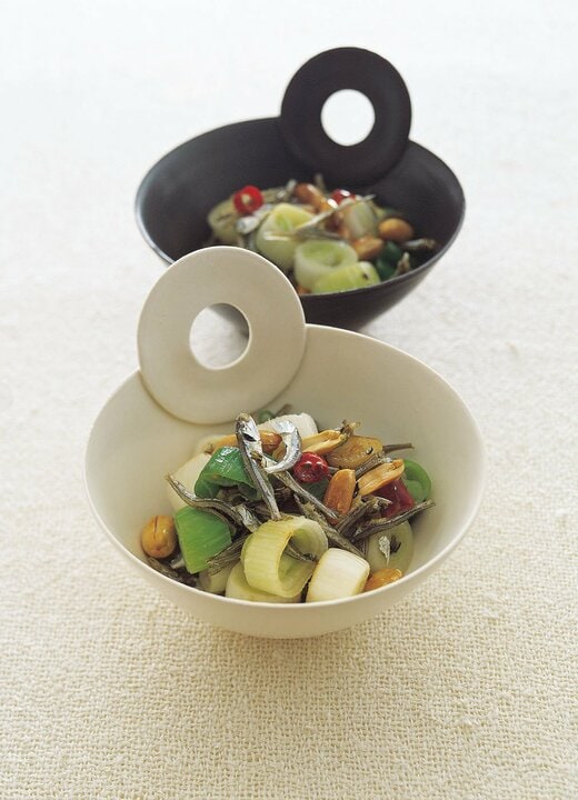 長ネギ、ピーナツ、かえり干しのピリ辛炒め