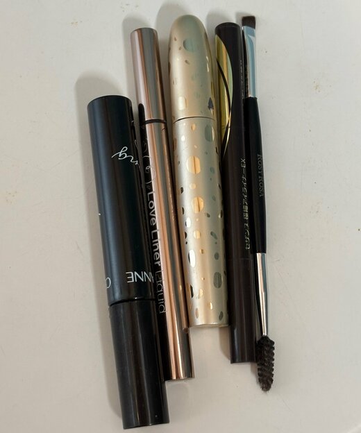 写真：ESSEメイク用品