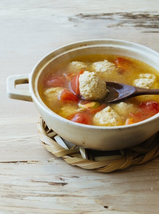 ふわっふわ鶏団子とトマトのみそ鍋