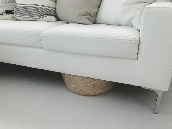 じつはソファ下にティッシュを置いています。