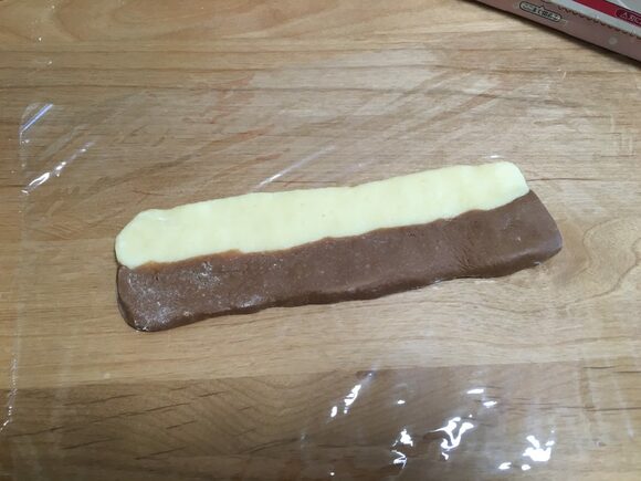 まとめられる固さになるまで小麦粉をプラスしてしのぐことに。