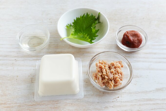 梅ツナ冷ややっこ材料