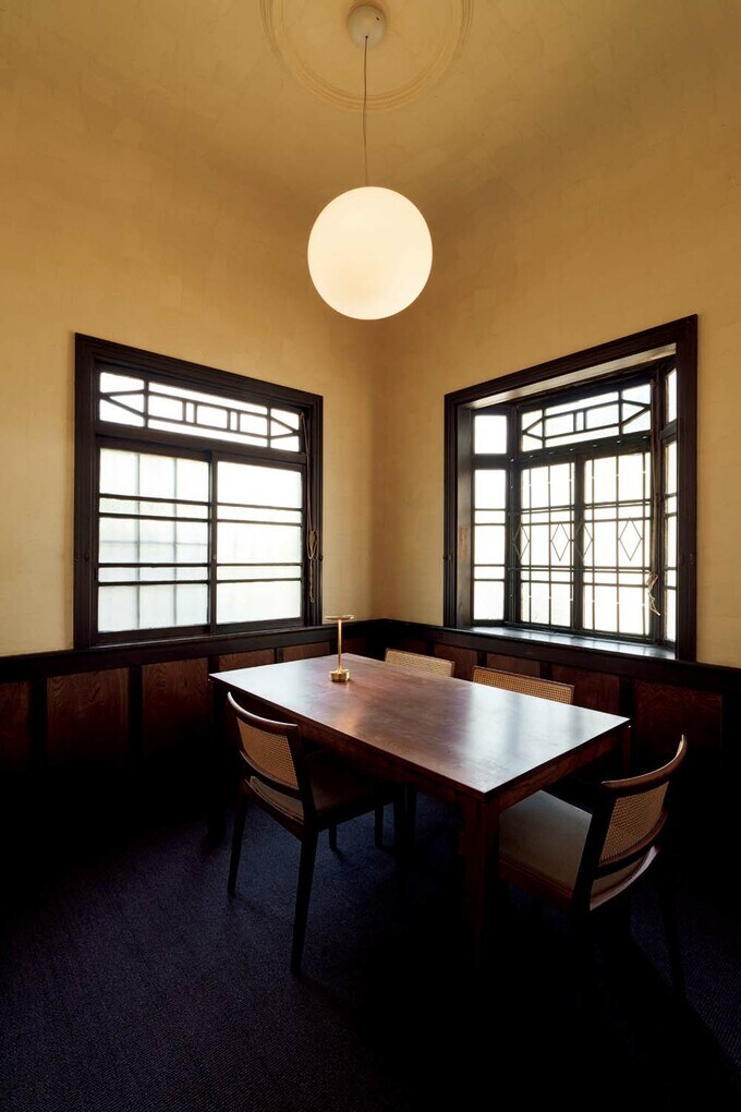 玄関の脇に配されていた洋風の応接間