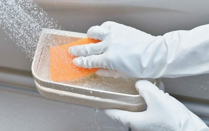 スポンジで洗う