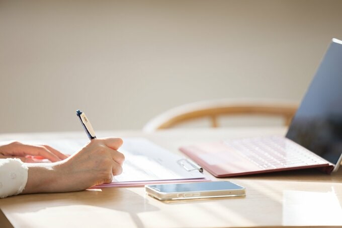 仕事をする女性