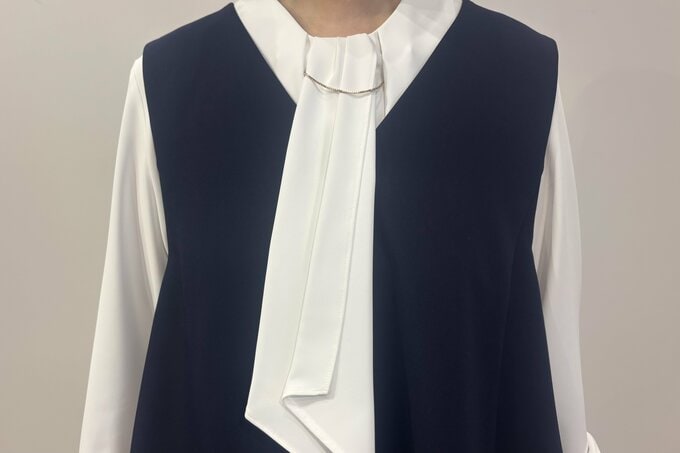 ブラウス寄り写真