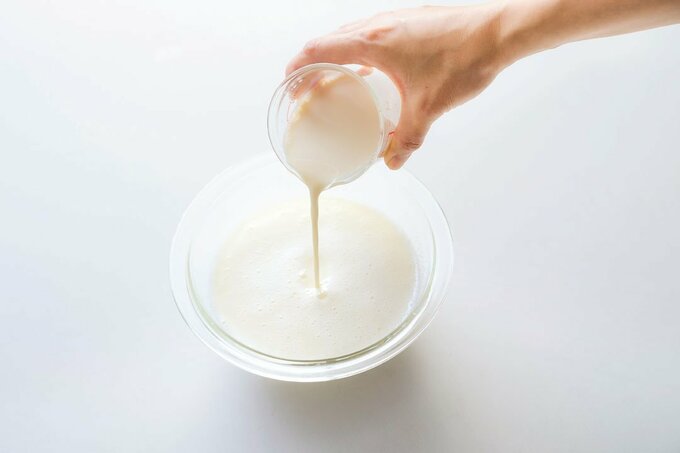 ボウルに牛乳