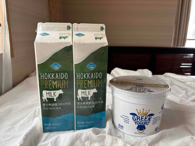 牛乳　ギリシャヨーグルト