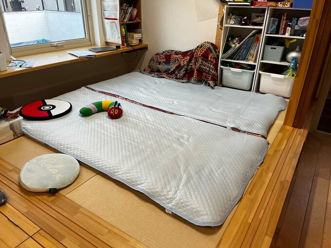 小上がりの和室に敷いた布団