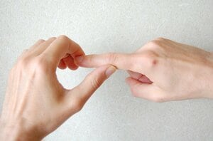 親指側の横を10秒押す