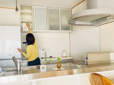 リビングに立つみるくさん