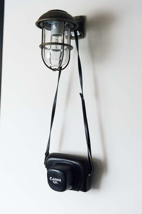 照明は土間空間に似合う屋外用のものをチョイス