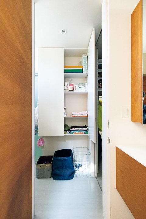 クロゼットと浴室に挟まれた脱衣室