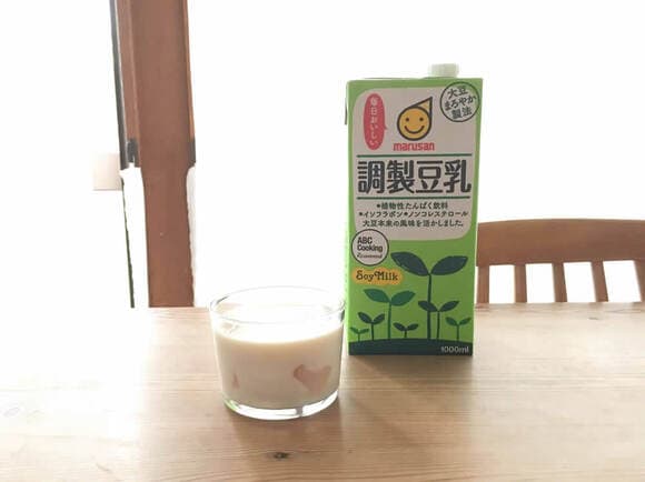 そこに同じ量の豆乳を注ぎ入れたら、完成!
