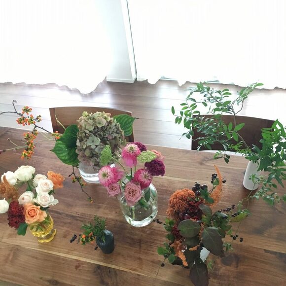 花でつくる壁飾り「スワッグ」の魅力