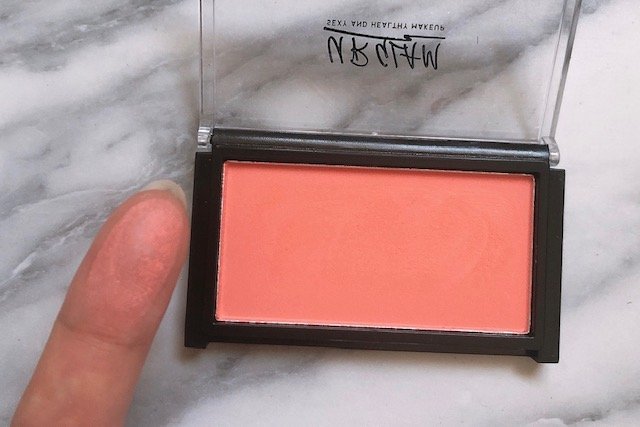 普段のメイクに取り入れやすいカラー