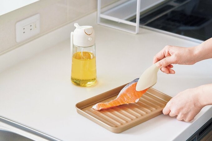 指先トング、グリルプレート、オイルスプレーボトル