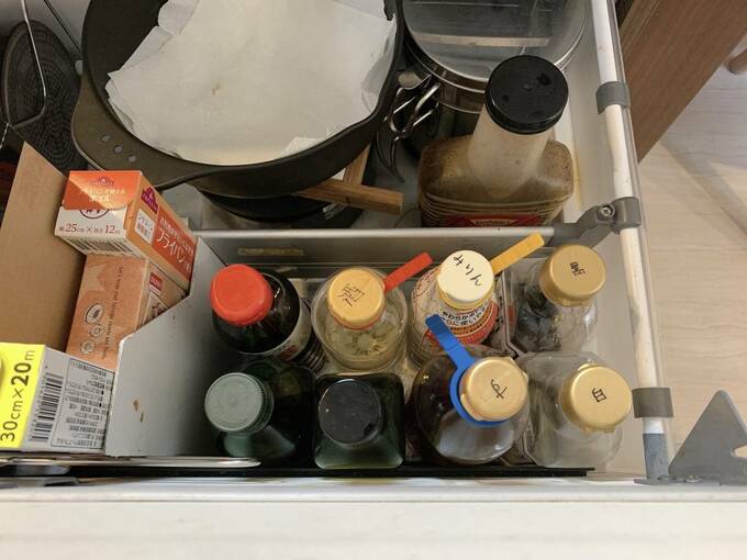 引き出しに調味料など