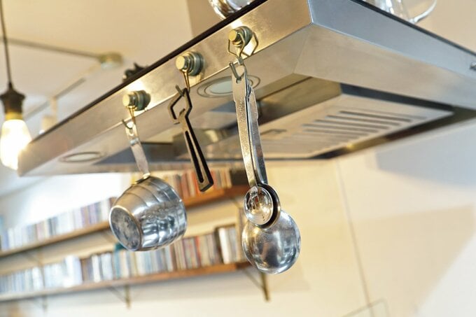 キッチンツールは吊るして収納