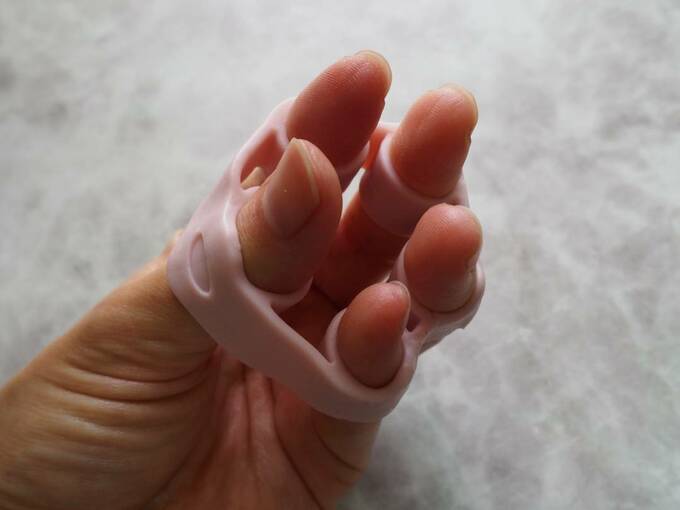 指先がキュッとすぼむ