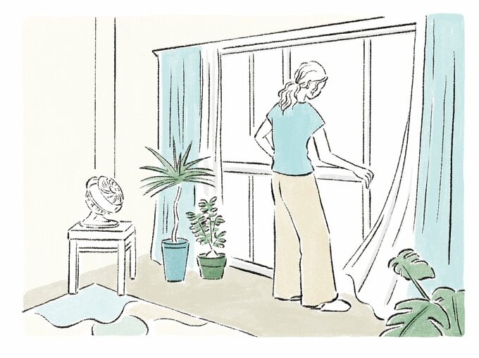 掃き出し窓を開ける女性のイラスト