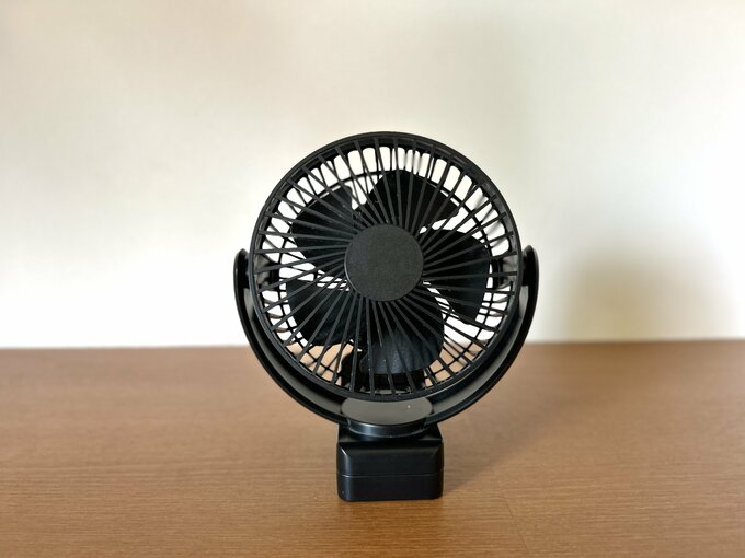 色はブラック・ホワイト・モカの3色